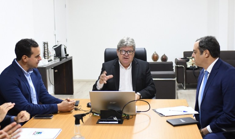 João Azevêdo recebe presidente do BNB, Paulo Câmara, e discute investimentos em infraestrutura, turismo e desenvolvimento regional