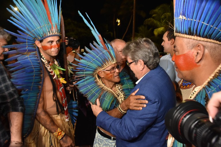 João Azevêdo entrega novas ações em homenagem ao Dia dos Povos Indígenas