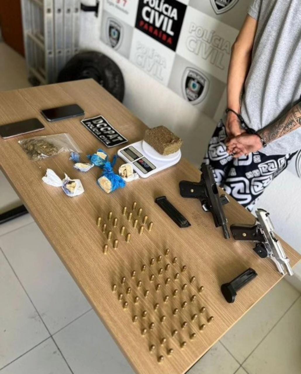 Suspeito de integrar facção criminosa é preso em João Pessoa com armas e outros objetos