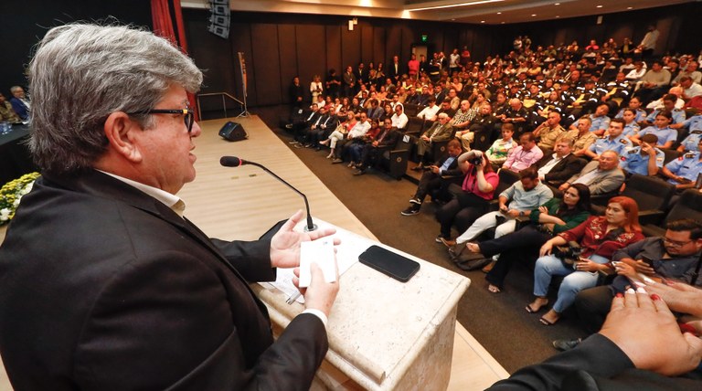 João Azevêdo participa de abertura do Maio Amarelo e destaca importância da conscientização para segurança no trânsito