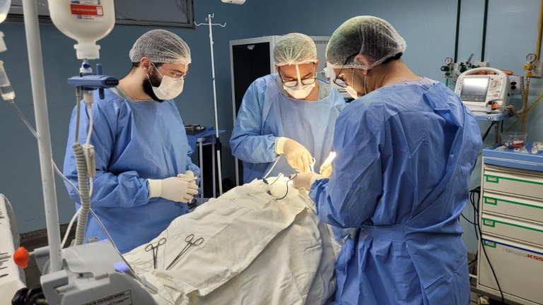 Programa Opera Paraíba realiza cirurgia de tireoide com tecnologia de ponta no Hospital de Clínicas