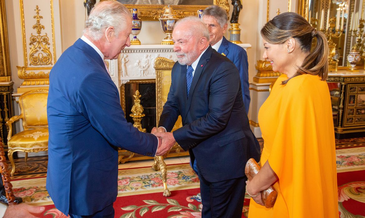 Lula e Janja encontram Rei Charles III no Palácio de Buckingham