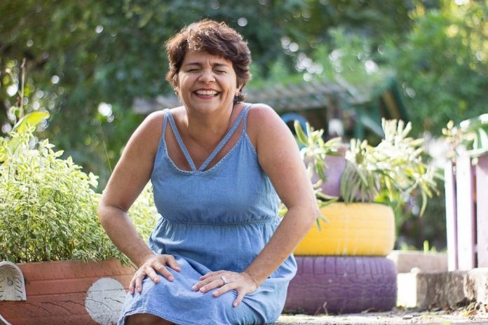 Dia das Mães: Programa Espaço Cultural tem papo com a humorista Romye Schneider