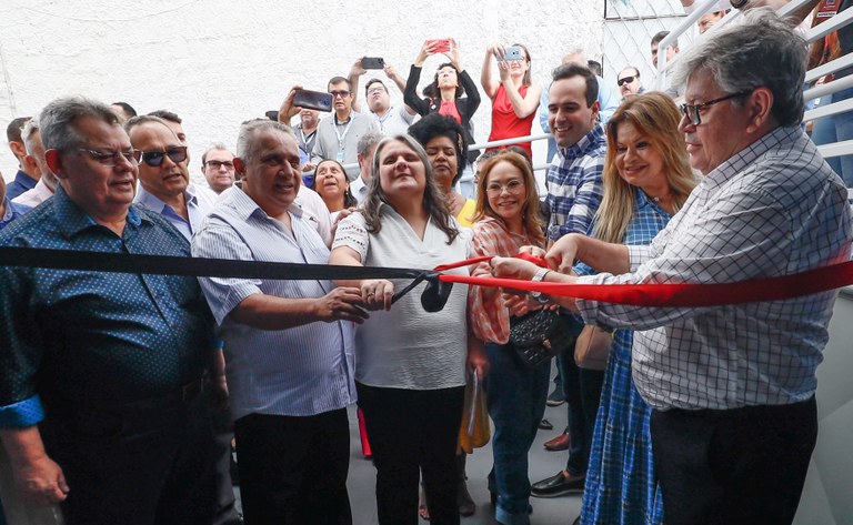 João Azevêdo entrega reforma do ginásio e parque infantil no Instituto dos Cegos de Campina Grande e destaca compromisso com políticas de inclusão