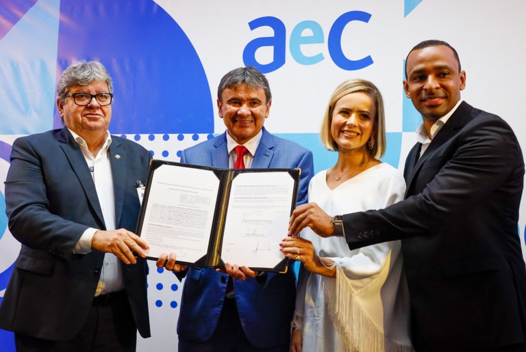 João Azevêdo e ministro Wellington Dias acompanham inserção de beneficiários do Bolsa Família no mercado de trabalho