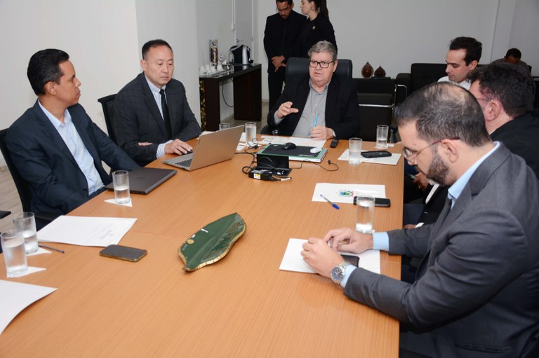 João Azevêdo recebe comitiva chinesa e discute parcerias em diversas áreas