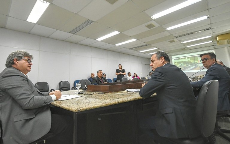 João Azevêdo recebe superintendente da Sudene e discute ações de desenvolvimento para o Nordeste