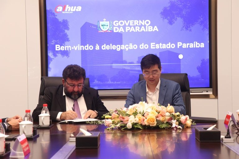 Governo da Paraíba firma parceria com empresa chinesa para realizar pesquisas e ensino na área de tecnologia da informação