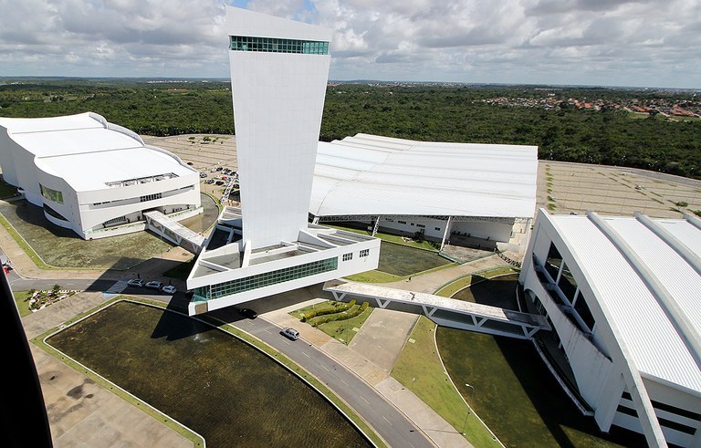 Atrações musicais, cultura pop, palestra e feira integram programação de julho no Centro de Convenções