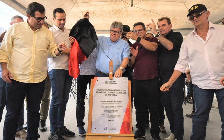 João Azevêdo inaugura travessias urbanas de Tenório, Assunção e Taperoá e destaca investimentos do governo nos municípios