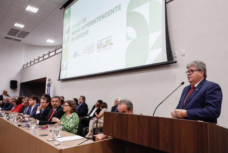 João Azevêdo prestigia posse de novo superintendente da Sudene e participa de reunião do Conselho da autarquia em Recife