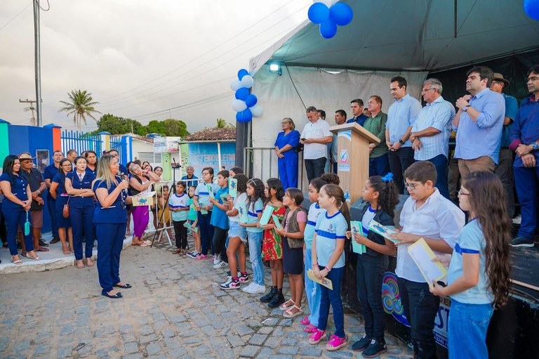 Vice-governador Lucas Ribeiro entrega reforma e ampliação de escola em Araruna