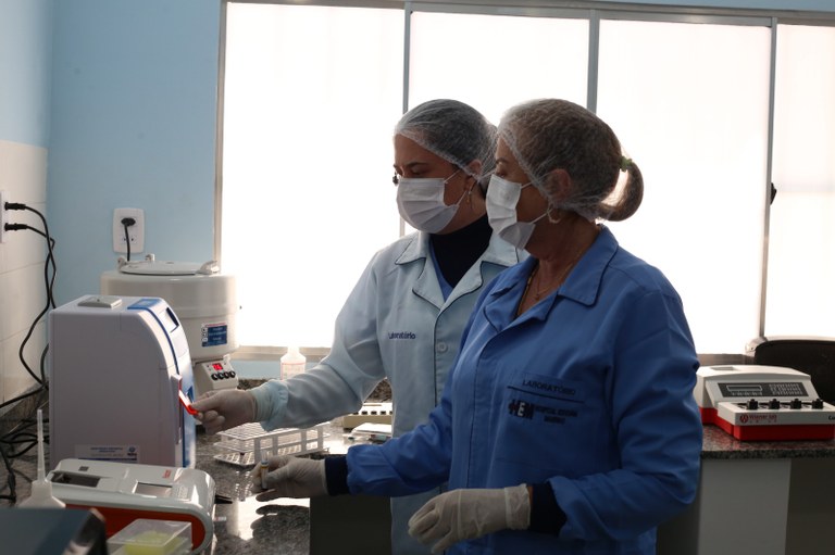 Laboratório do Hospital de Coremas ganha novos equipamentos e amplia capacidade de realização de exames