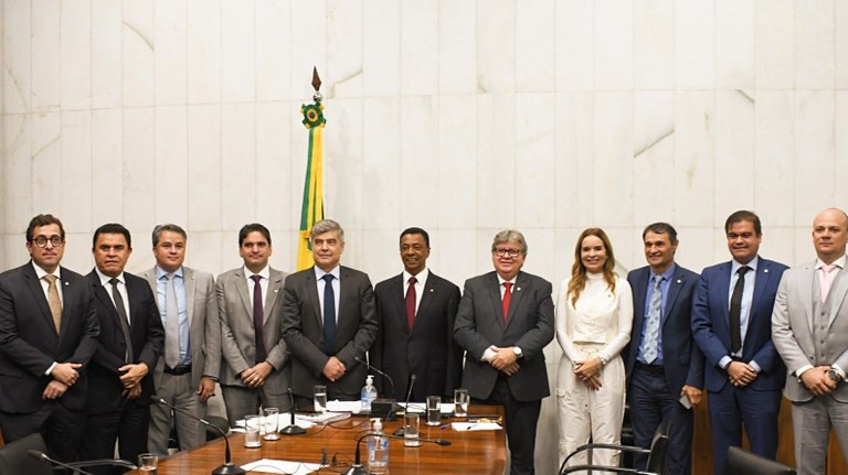 João Azevêdo se reúne com bancada federal e discute projetos estruturantes para o estado