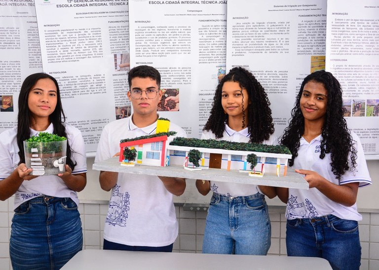 Telhado verde projetado por estudantes da ECIT João Úrsulo combate impactos ambientais da construção civil