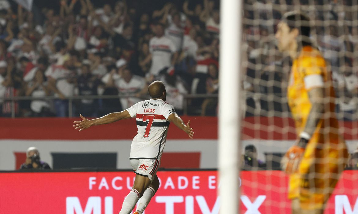 São Paulo bate Corinthians para alcançar final da Copa do Brasil