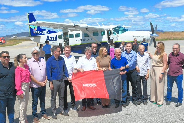 João Azevêdo promove o lançamento de voo inaugural de Cajazeiras e destaca importância da iniciativa para o Sertão paraibano