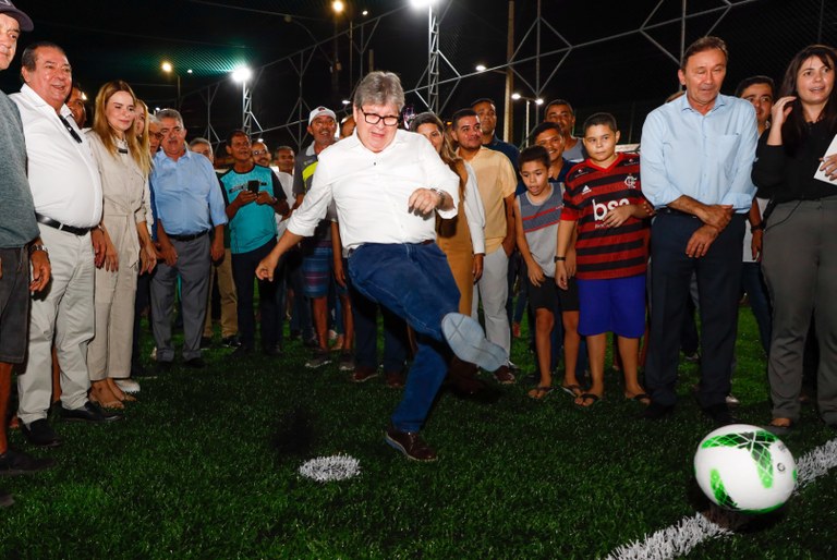 João Azevêdo entrega praça em Cruz das Armas e amplia áreas de lazer na capital paraibana