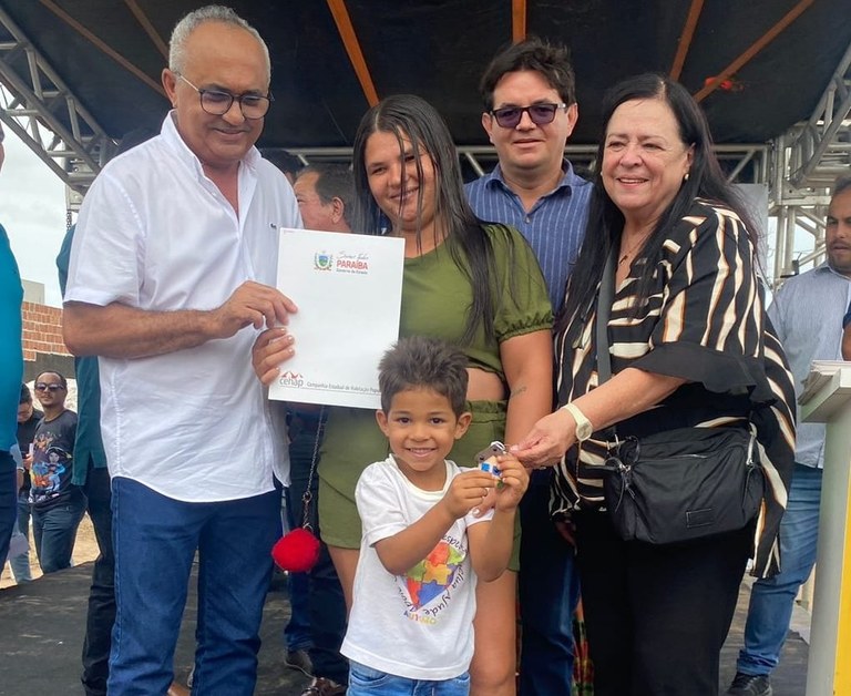 Governo da Paraíba entrega casas do Programa Parceiros da Habitação em Pedras de Fogo