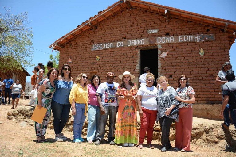 Primeira-dama do Estado visita mais uma comunidade quilombola e discute ações para estimular produção artesanal