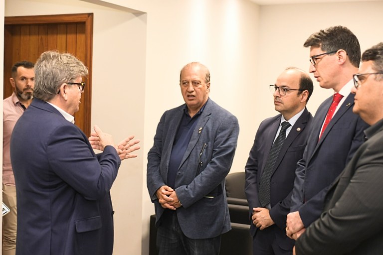 Em visita de cortesia a João Azevêdo, ministro do TCU elogia boas práticas de governança implantadas na Paraíba