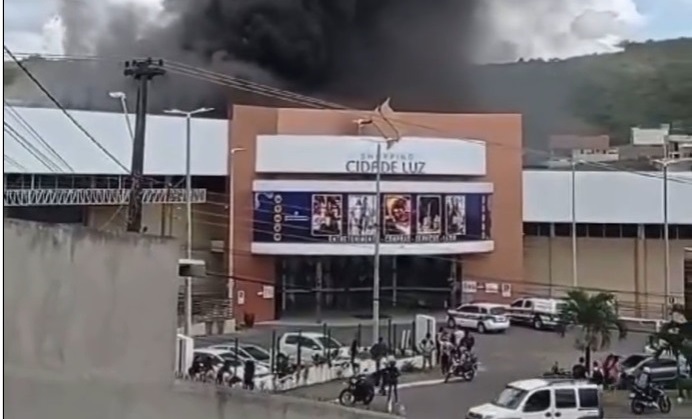 Incêndio atinge shopping center em Guarabira nesta sexta-feira