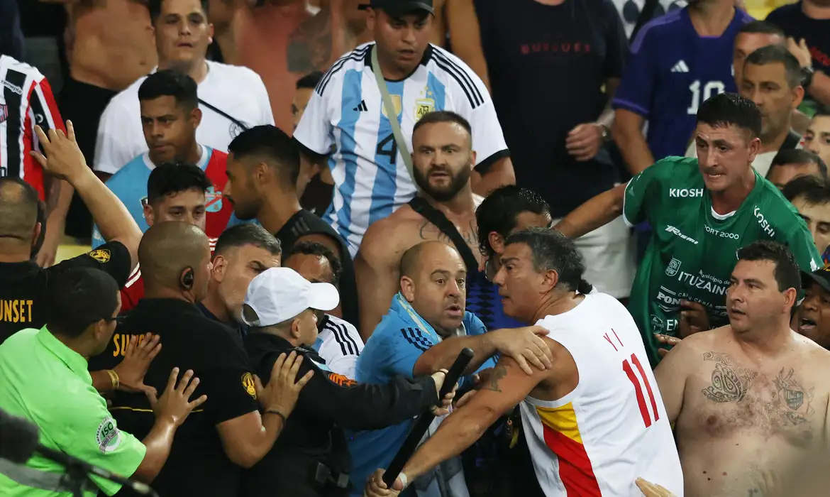 Torcedores entram em confronto antes de Brasil e Argentina