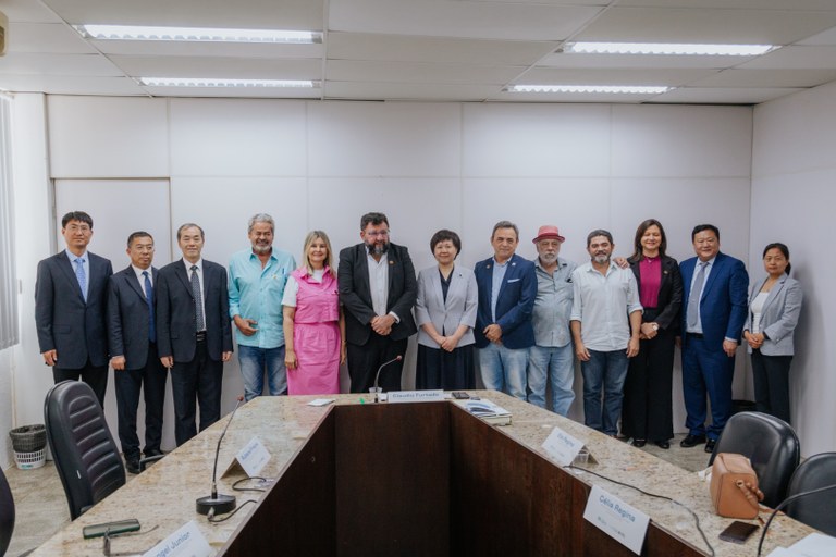 Comitiva de universidade chinesa visita a Paraíba para discutir parceria na área de ensino superior da Saúde