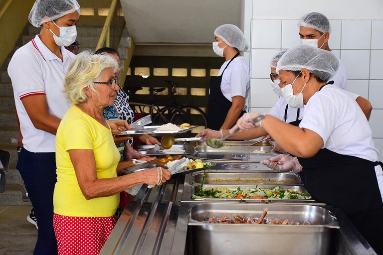 Restaurantes Populares iniciam atendimento na modalidade bandejão e agrada população usuária