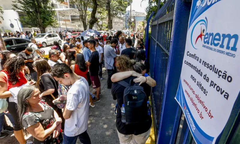 Candidatos fazem a segunda prova do Enem neste domingo