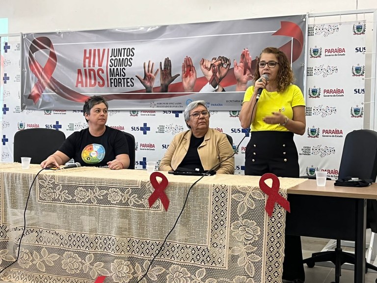 Dezembro Vermelho: Saúde inicia campanha de conscientização e combate ao HIV e Aids com oferta de testes rápidos e distribuição de preservativos