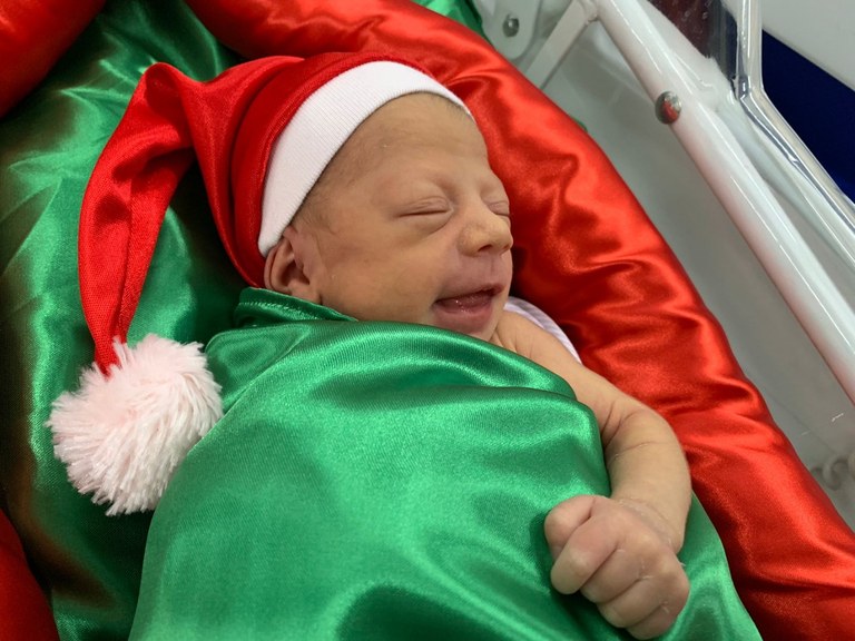 Maternidade Frei Damião celebra Natal com ensaio fotográfico para bebês prematuros