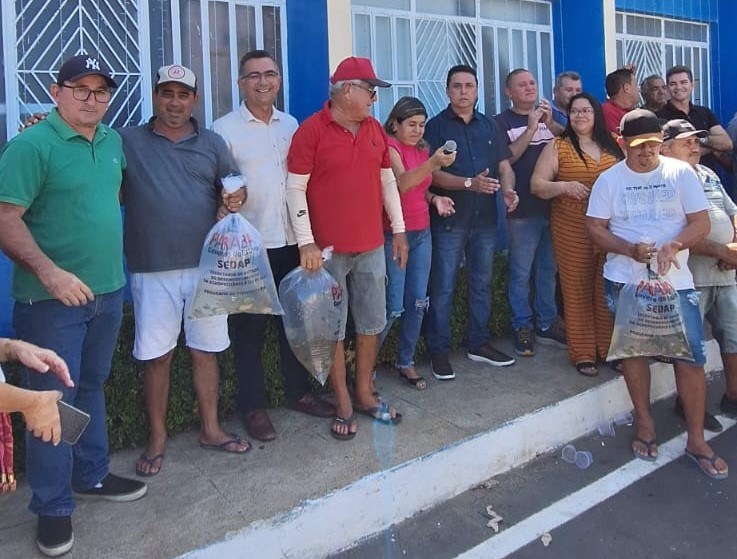 Programa de peixamento do Governo da Paraíba beneficia 150 famílias de Cajazeirinhas com distribuição de alevinos