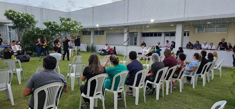 Hospital de Trauma de Campina Grande encerra apresentações de músicas natalinas para pacientes e acompanhantes