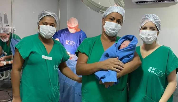 Instituto Cândida Vargas realiza parto do primeiro bebê de 2024