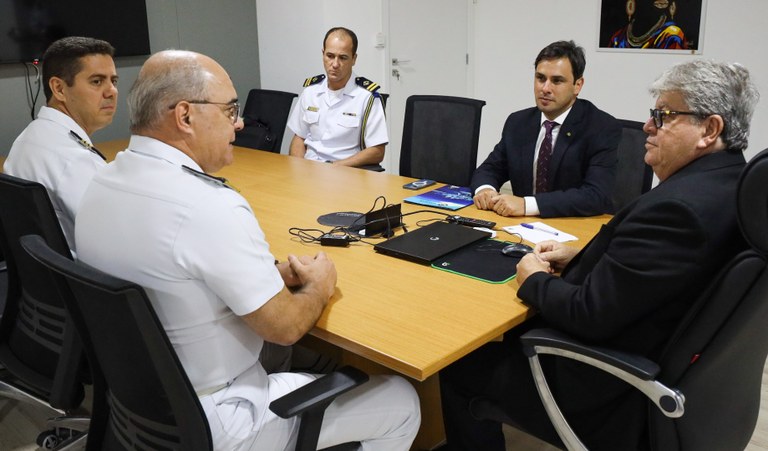 João Azevêdo destaca investimentos no Porto de Cabedelo e no projeto Preamar em reunião com representantes da Marinha