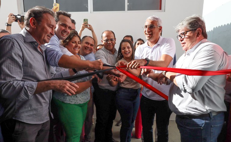 João Azevêdo entrega reforma e ampliação de escola em Remígio e destaca avanços na educação