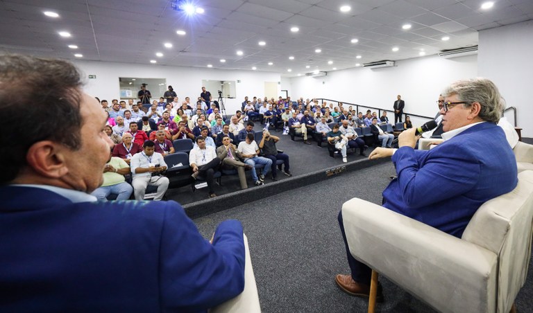 João Azevêdo participa de abertura de convenção da Cagepa e destaca atuação da empresa na melhoria da qualidade de vida da população