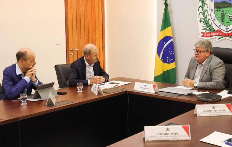 João Azevêdo destaca investimentos em segurança hídrica em reuniões com Banco Mundial e ANA