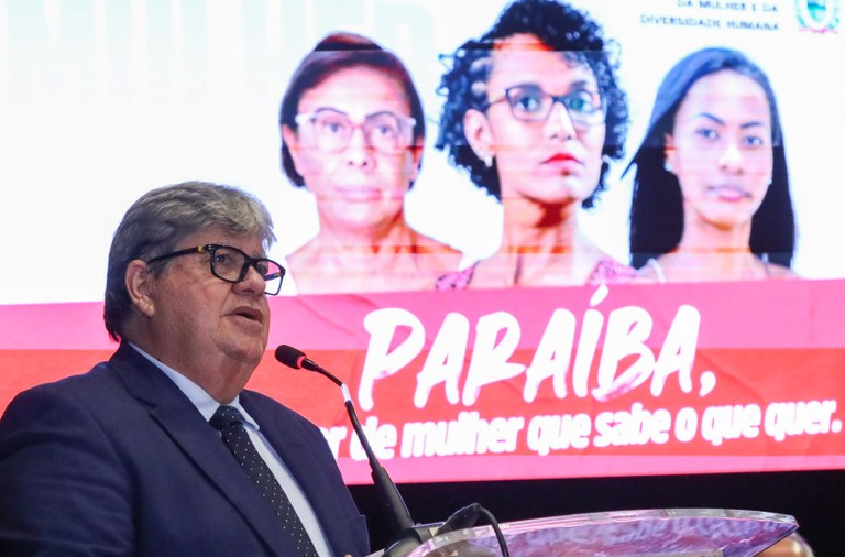 João Azevêdo anuncia expansão da Patrulha Maria da Penha para o Sertão e mais três Delegacias das Mulheres