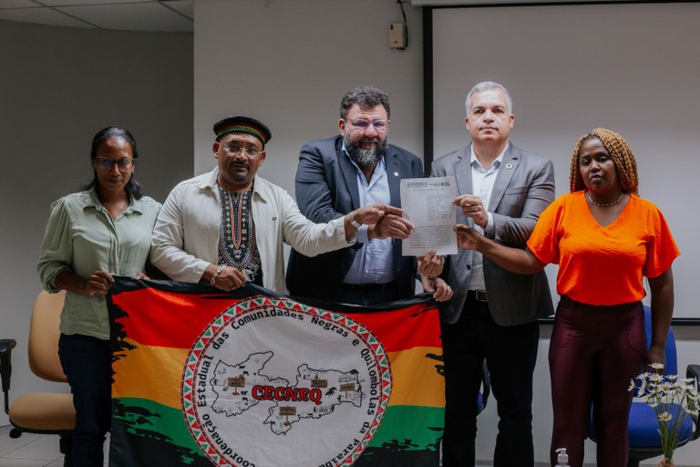 Governo da Paraíba firma parceria com TRT para promover letramento digital em comunidades quilombolas