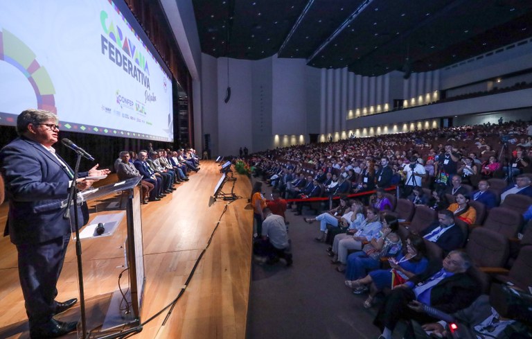 João Azevêdo participa de abertura da Caravana Federativa e do 1° Confep e destaca importância de gestão municipalista