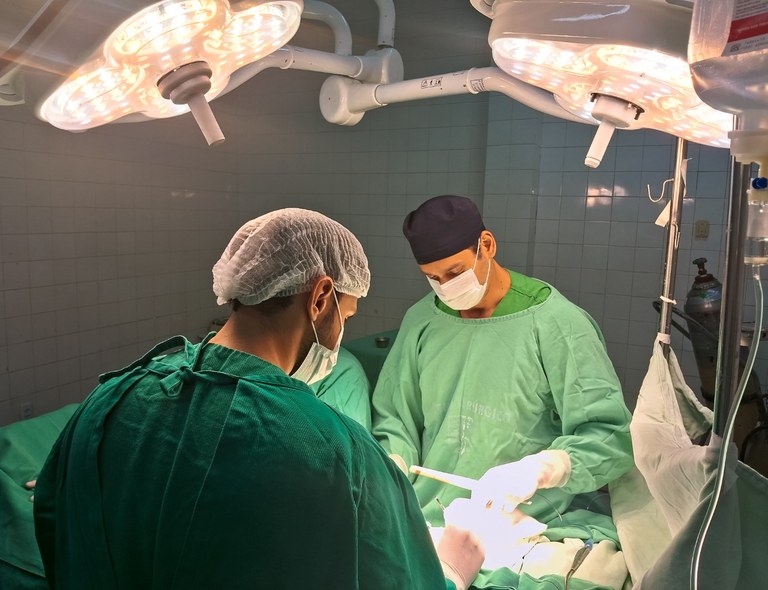 Procedimento minimamente invasivo devolve qualidade de vida a pacientes com problemas urológicos no Edson Ramalho