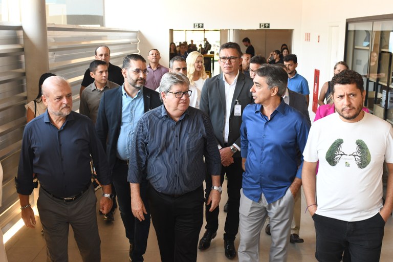 João Azevêdo visita nova sede da AeC e destaca capacidade do Estado de atrair novos investimentos e gerar emprego e renda