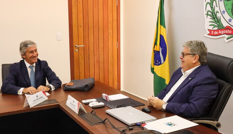 João Azevêdo recebe embaixador de Portugal e apresenta potencialidades e oportunidades de investimentos na Paraíba