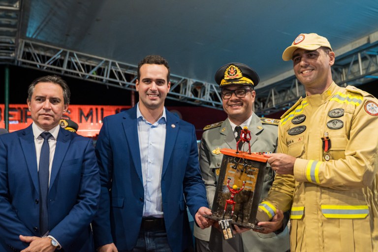 Vice-governador participa de formatura do Corpo de Bombeiros e presta homenagem à equipe que atuou em resgate no Rio Grande do Sul