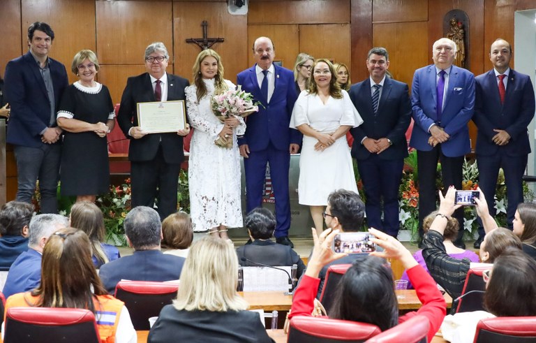 João Azevêdo é homenageado na Câmara de João Pessoa pelas ações e obras estruturantes na Capital