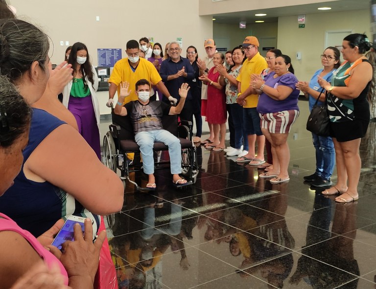 Paciente que fez transplante no Hospital Metropolitano volta para casa com novo coração