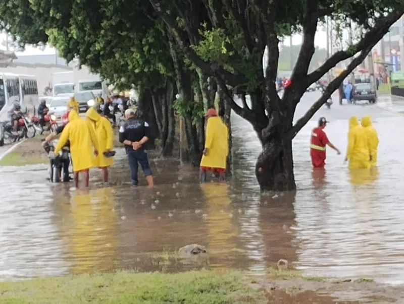 Meteorologia renova alerta chuva intensa para as próximas horas em João Pessoa