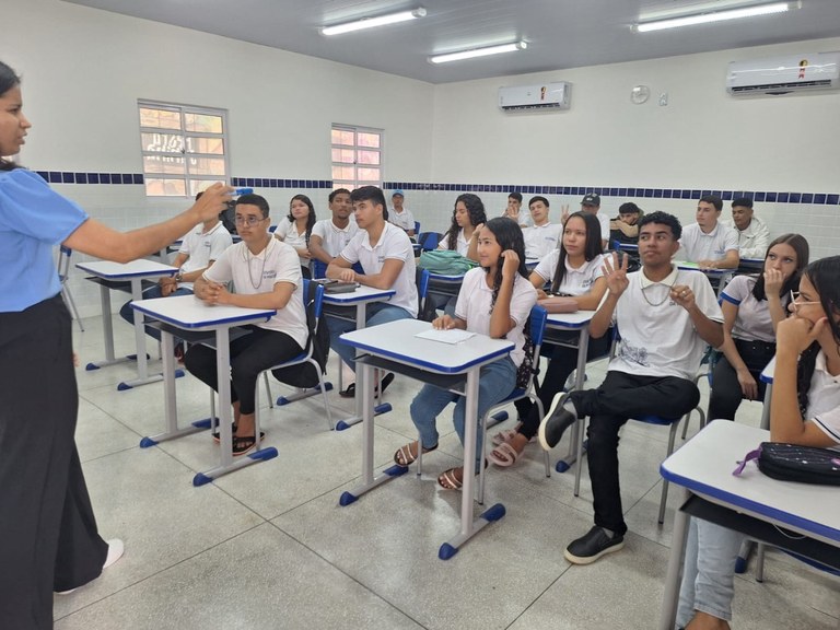 Estudantes e professores da ECI João de Freitas, em Sertãozinho, voltam às aulas com escola reformada, ampliada e climatizada